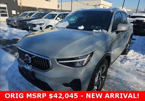 2024 Volvo XC40 B5 Core