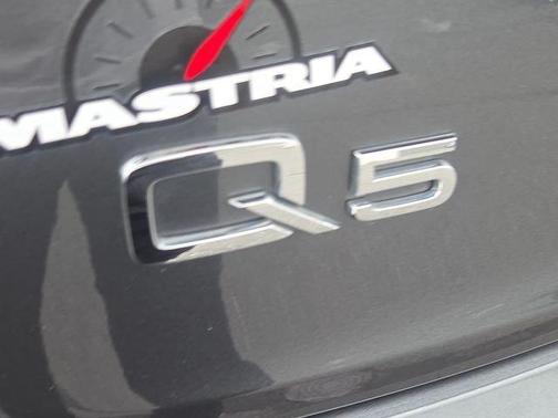 Daytona Gray Pearl Effect 2023 Audi Q5 45 S line quattro Premium