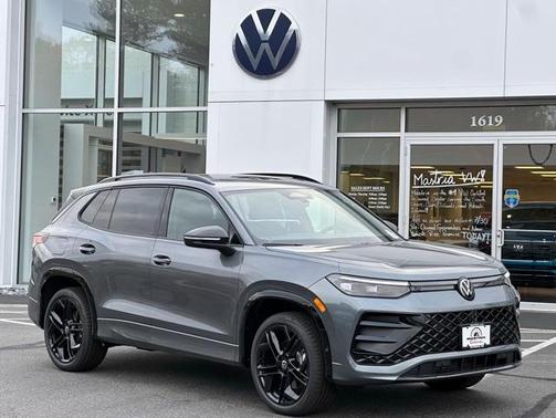 2025 Volkswagen Tiguan 2.0T SE R-Line Black