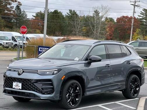 2025 Volkswagen Tiguan 2.0T SE R-Line Black