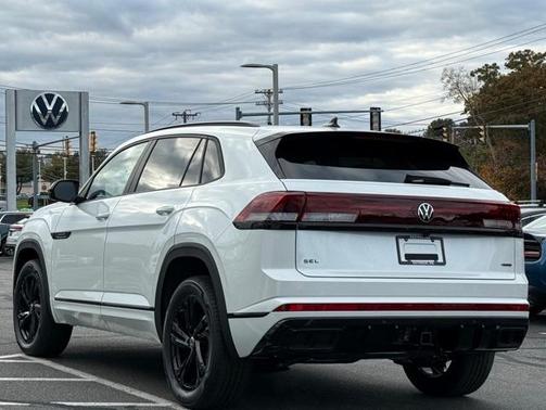 2026 Volkswagen Atlas Cross Sport 2.0T SEL R-Line Black