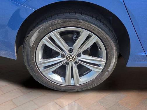 Rising Blue Metallic 2024 Volkswagen Jetta 1.5T SE