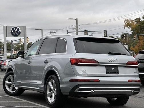 2023 Audi Q7 45 Premium