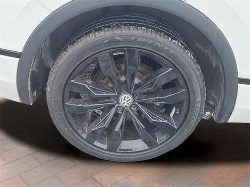 2021 Volkswagen Tiguan 2.0T SE R-Line Black