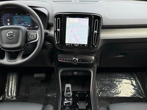 2025 Volvo XC40 B5 Plus Bright Theme