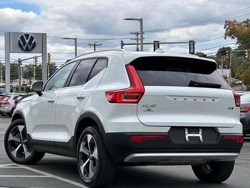 2025 Volvo XC40 B5 Plus Bright Theme