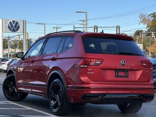 2024 Volkswagen Tiguan 2.0T SE R-Line Black
