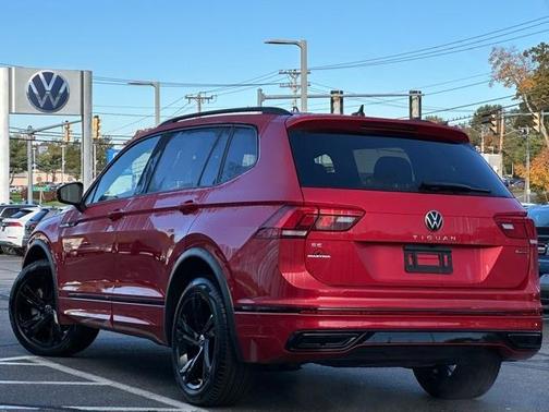 2024 Volkswagen Tiguan 2.0T SE R-Line Black