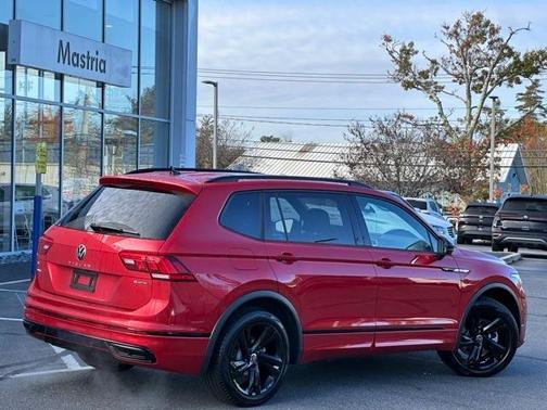 2024 Volkswagen Tiguan 2.0T SE R-Line Black