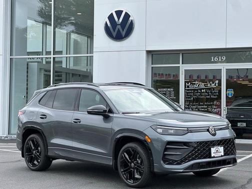 2025 Volkswagen Tiguan 2.0T SE R-Line Black