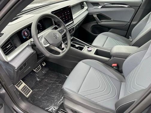 2025 Volkswagen Tiguan 2.0T SE R-Line Black
