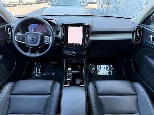 2025 Volvo XC40 B5 Plus Dark Theme