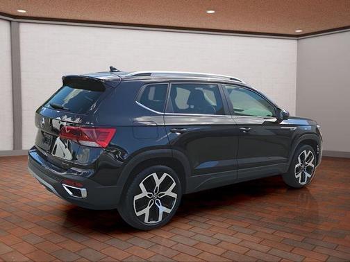 Deep Black Pearl Effect 2023 Volkswagen Taos 1.5T SEL