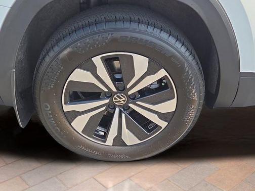 2024 Volkswagen Atlas 2.0T SE