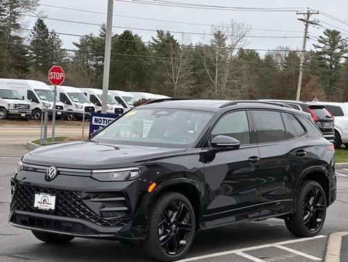 2026 Volkswagen Tiguan 2.0T SE R-Line Black