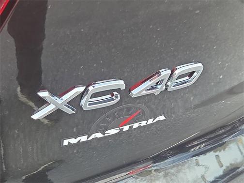 2025 Volvo XC40 B5 Plus Bright Theme