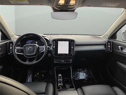 2025 Volvo XC40 B5 Plus Bright Theme