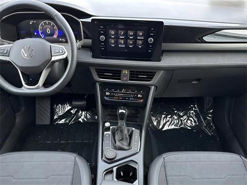 2025 Volkswagen Taos 1.5T SE Black