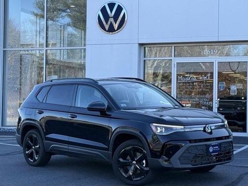 2025 Volkswagen Taos 1.5T SE Black