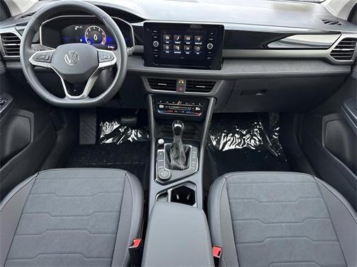 2025 Volkswagen Taos 1.5T SE Black