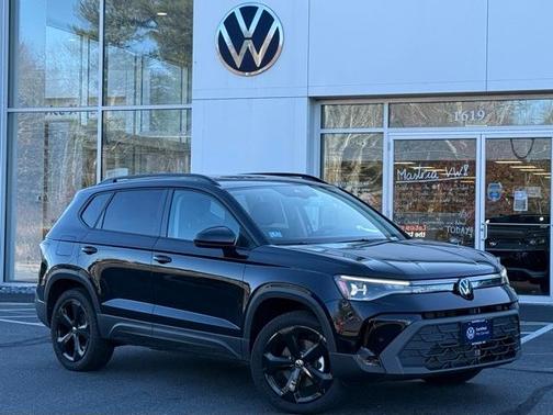2025 Volkswagen Taos 1.5T SE Black