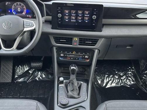 2025 Volkswagen Taos 1.5T SE Black