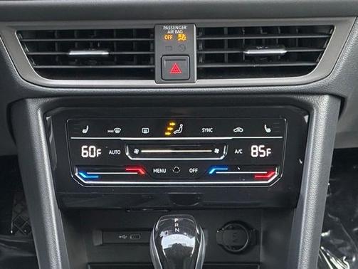 2025 Volkswagen Taos 1.5T SE Black