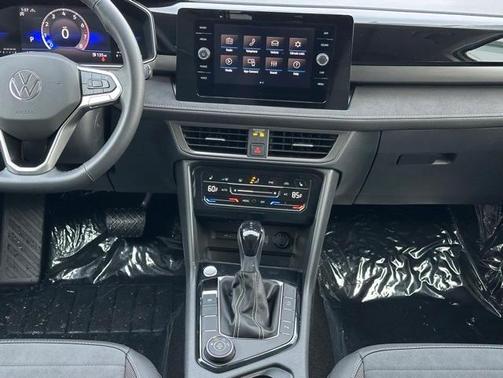 2025 Volkswagen Taos 1.5T SE Black