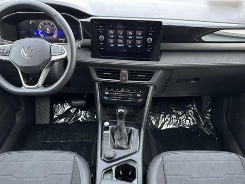 2025 Volkswagen Taos 1.5T SE Black