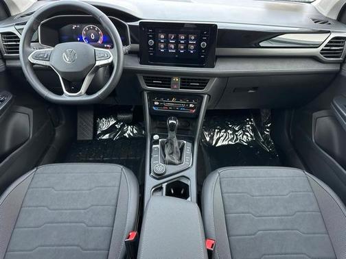 2025 Volkswagen Taos 1.5T SE Black