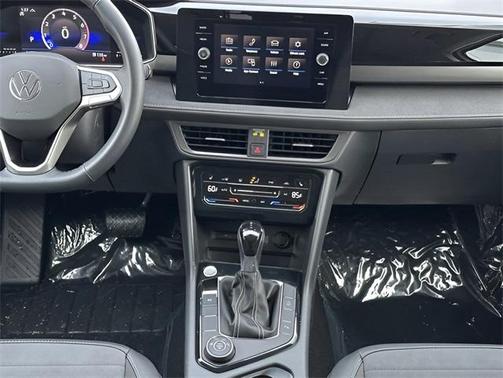 2025 Volkswagen Taos 1.5T SE Black