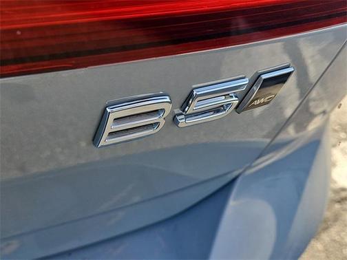 2025 Volvo V60 Cross Country B5 Plus