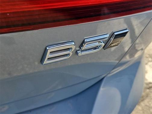 2025 Volvo V60 Cross Country B5 Plus