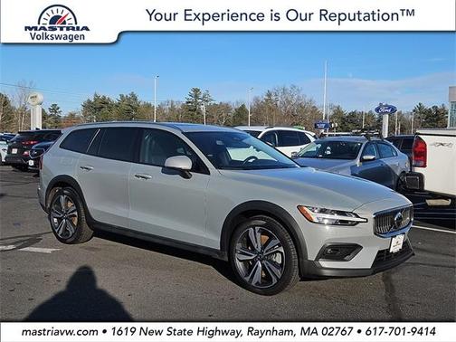 2025 Volvo V60 Cross Country B5 Plus