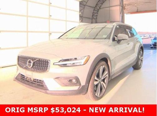 2025 Volvo V60 Cross Country B5 Plus