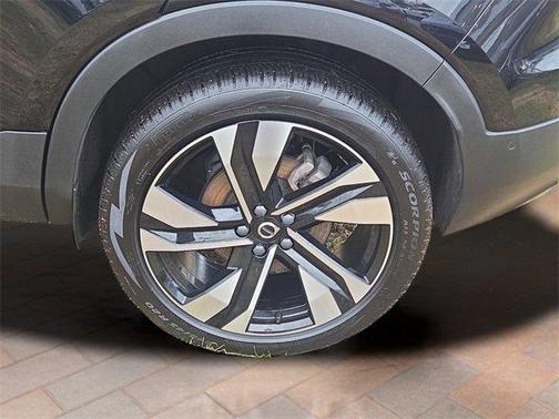 2024 Volvo XC40 B5 Plus Bright Theme