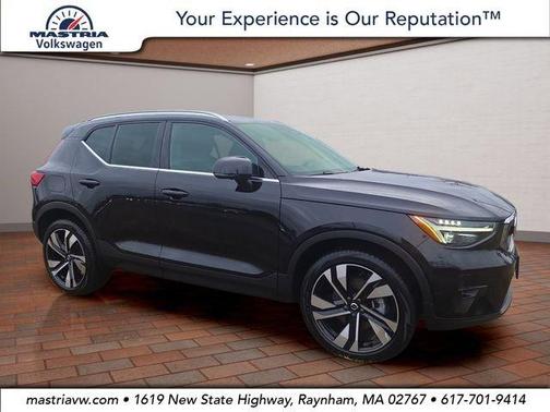 2024 Volvo XC40 B5 Plus Bright Theme