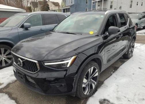 2024 Volvo XC40 B5 Plus Bright Theme
