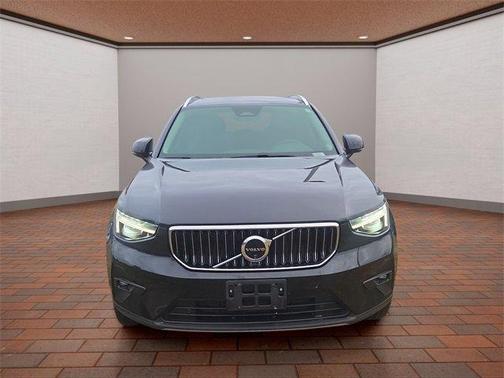 2024 Volvo XC40 B5 Plus Bright Theme