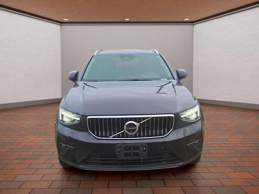 2024 Volvo XC40 B5 Plus Bright Theme