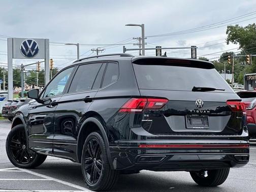 2022 Volkswagen Tiguan 2.0T SE R-Line Black