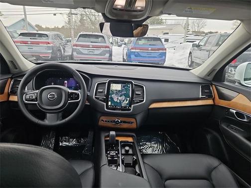 2024 Volvo XC90 B5 Plus Bright Theme