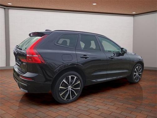 2025 Volvo XC60 B5 Plus