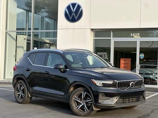 2025 Volvo XC40 B5 Core Bright Theme