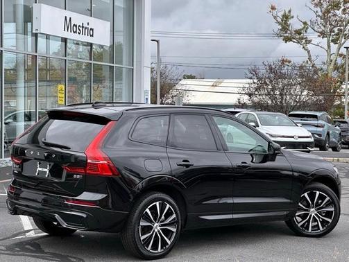 2025 Volvo XC60 B5 Plus