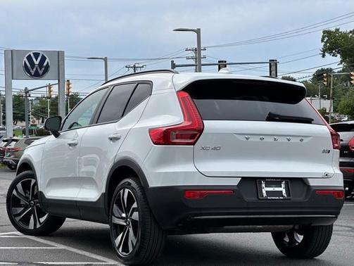 2025 Volvo XC40 B5 Plus Dark Theme