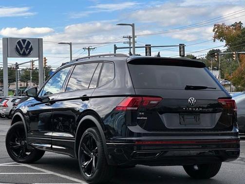 2024 Volkswagen Tiguan 2.0T SE R-Line Black
