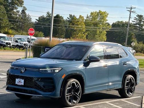 2025 Volkswagen Tiguan 2.0T SEL R-Line