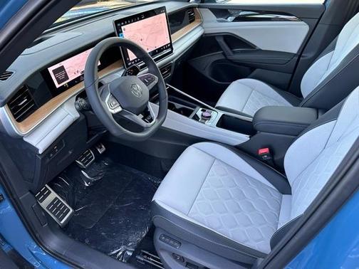 2025 Volkswagen Tiguan 2.0T SEL R-Line