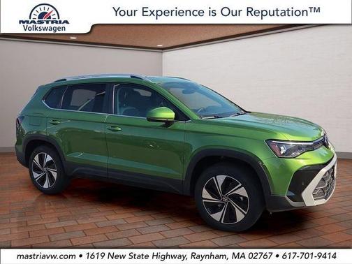 Bright Moss Green Metallic 2026 Volkswagen Taos 1.5T SE